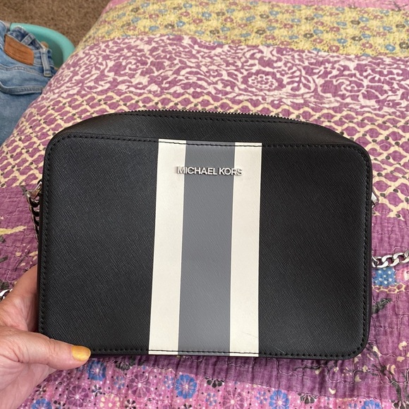 Michael Kors Jet set cross body bag - Picture 9 of 9